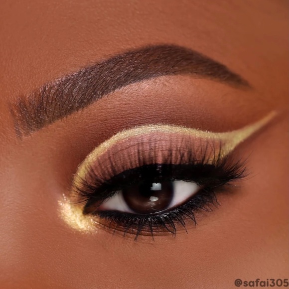 Colourpop The Child Baby Yoda Eyeshadow Palette - Picture 6 of 7